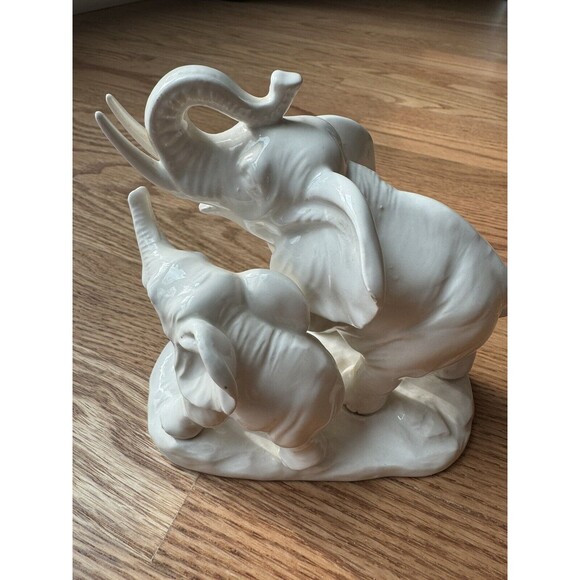 Vintage Elephant Figurine‎ Mother & Baby Trunk Up Porcelain  5X6 Inches Japan - Picture 5 of 9
